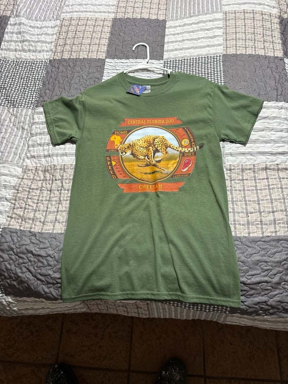 Earth Sun Moon Central Florida Zoo Cheetah Graphic T-Shirt Green Small